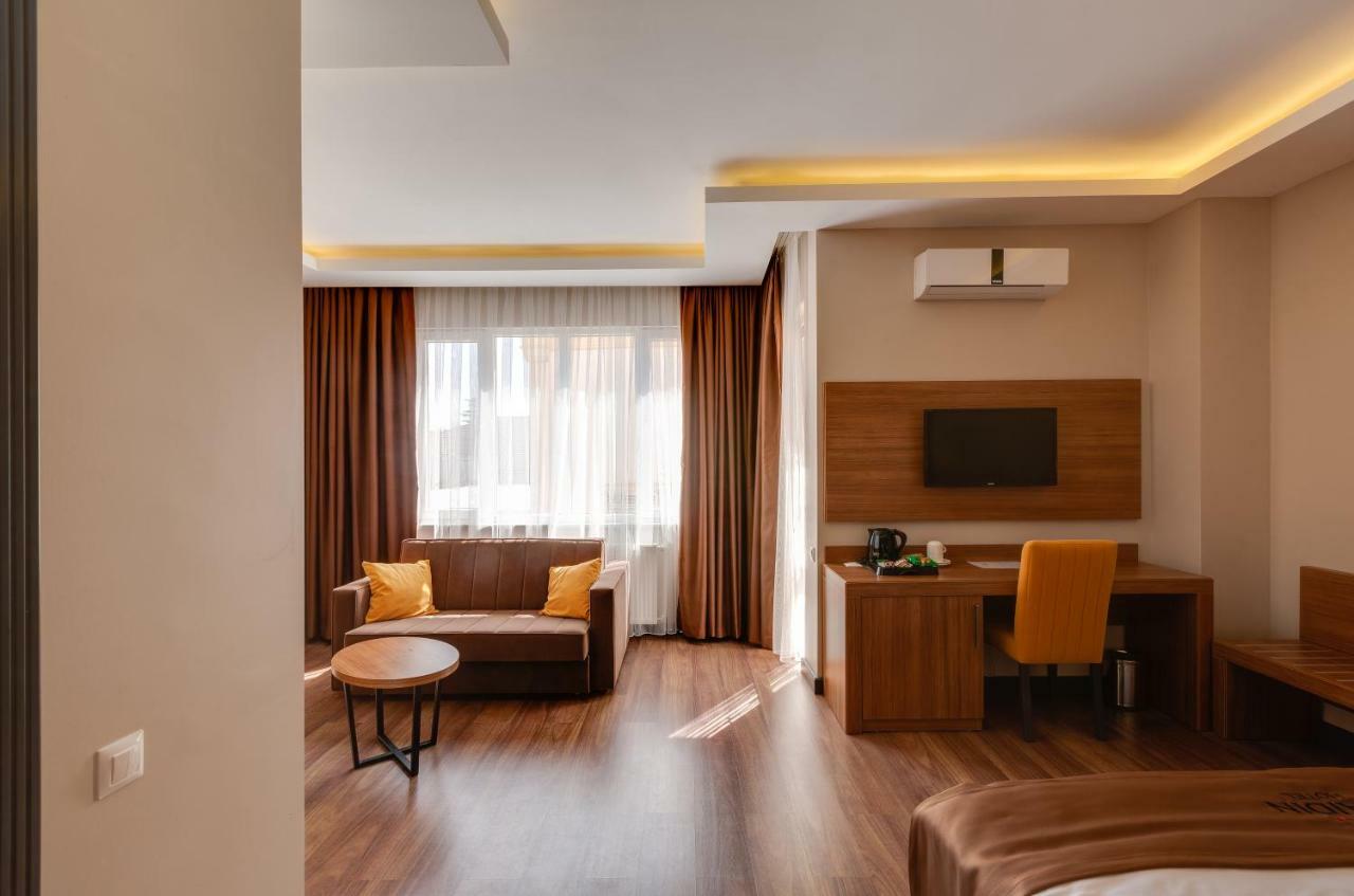 City Hotel 바투미 외부 사진