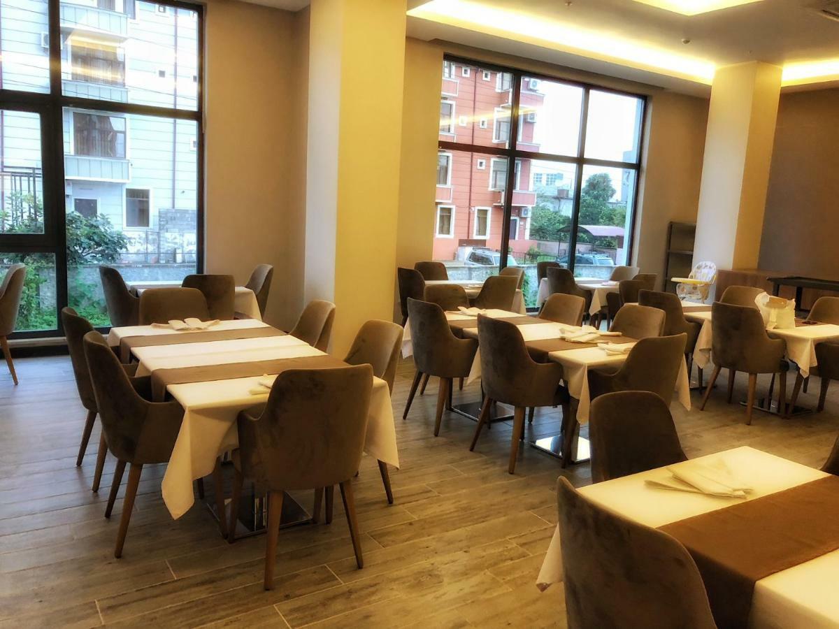 City Hotel 바투미 외부 사진