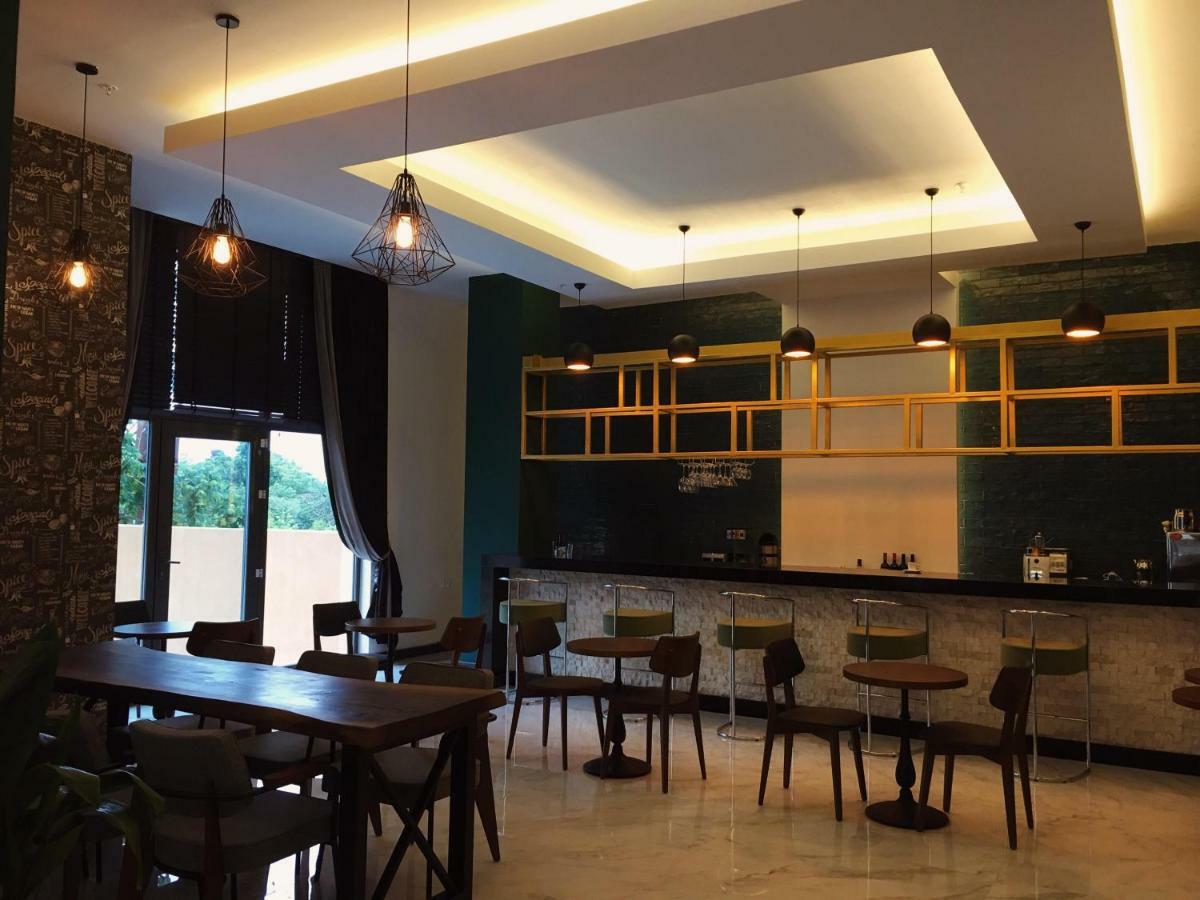 City Hotel 바투미 외부 사진